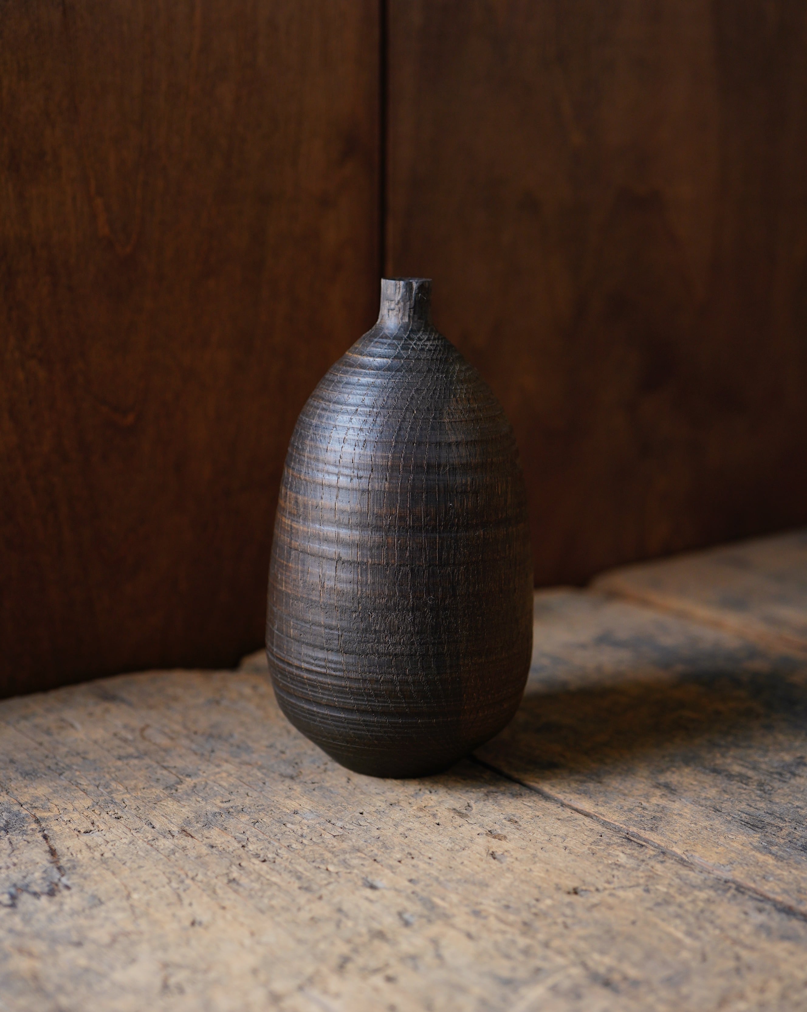 花器 ナラ -鉄媒染ガラス塗装仕上げ- / 駒田雄蔵 | hitsujitoyagi