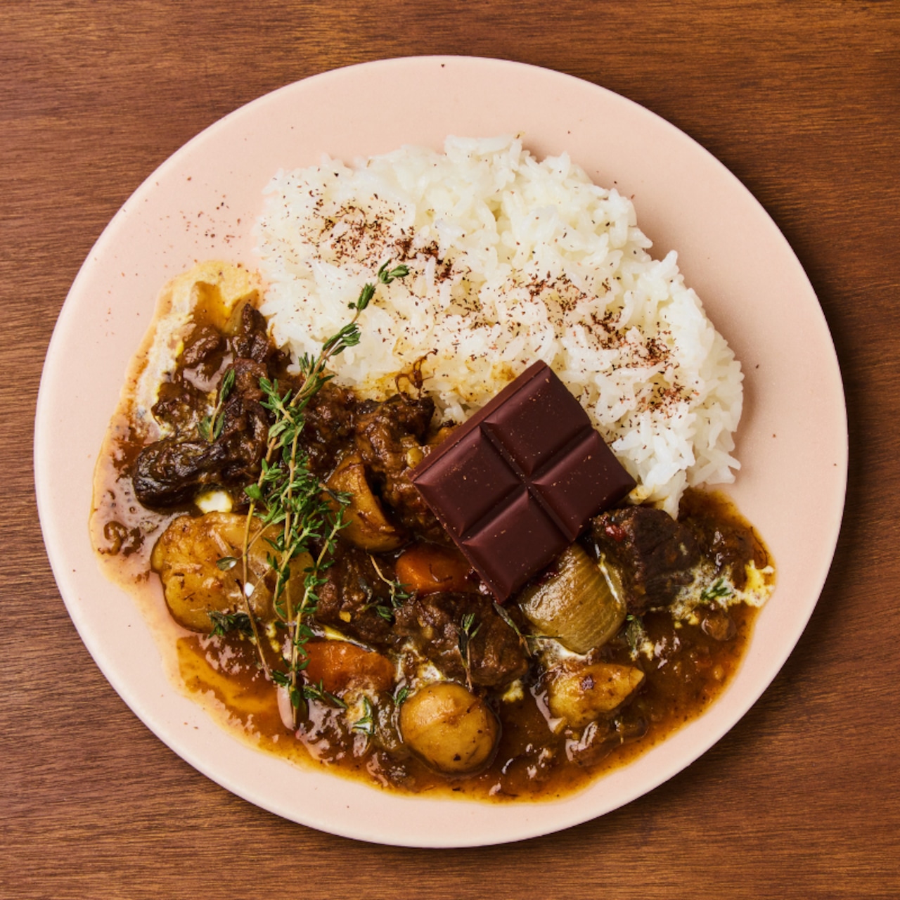 牛ホホ肉ほぐれる深いコクと旨味の贅沢ショコラカレー・画像3