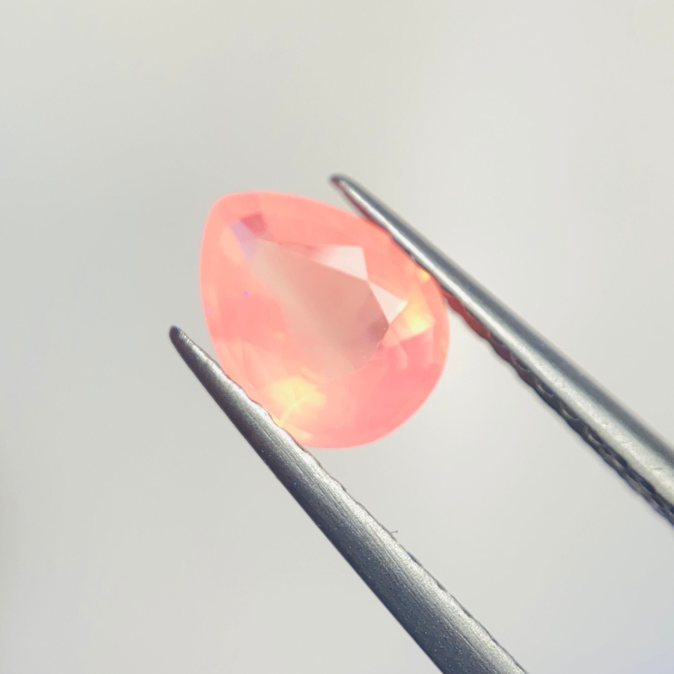 桜の花びら シルキーピンクホワイトなサファイア