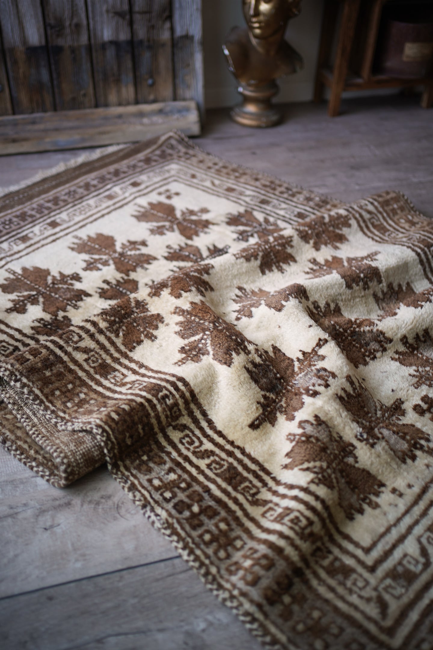 481】Vintage Afghan Taimani natural wool rug 1970's | ヴィンテージ