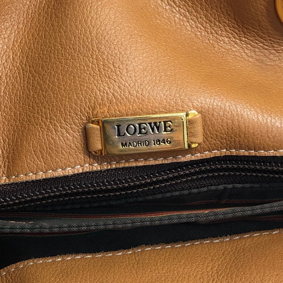 LOEWE ロエベ ショルダーバッグ キャメル アナグラム レザー LOEWE ロエベ ショルダーバッグ キャメル アナグラム レザー