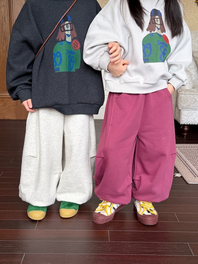 ルーズフィットスウェットパンツ（2色展開）KMAI｜ボトムス オーバーサイズ｜小学生 ジュニア対応｜通学 普段着｜韓国子供服｜男の子 女の子｜100-160cm｜2026秋服 ［取寄］