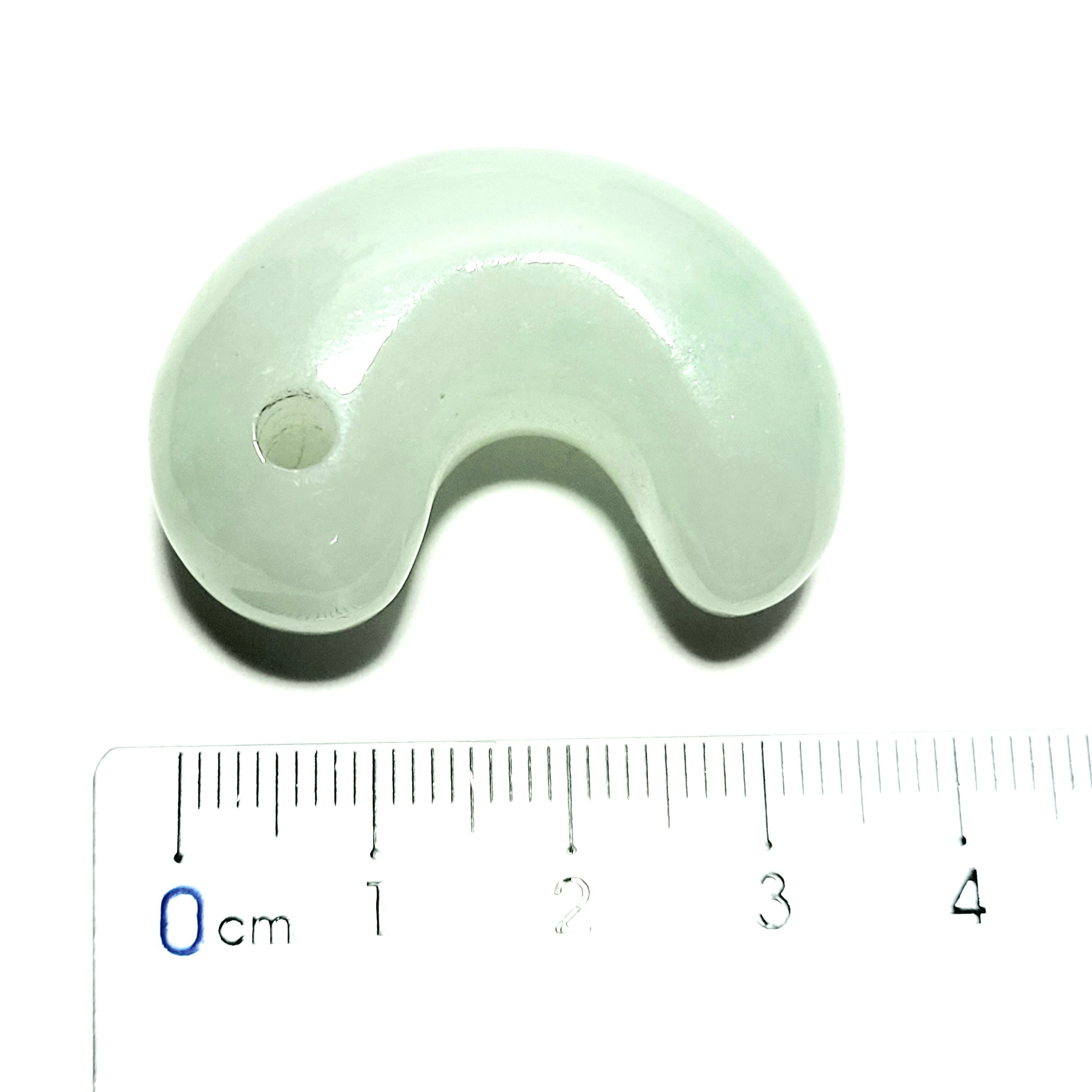 緑色 アイスジェイド:勾玉:糸魚川翡翠 MT0233 | 糸魚川翡翠工房 緑色 アイスジェイド:勾玉:糸魚川翡翠 MT0233 | 糸魚川翡翠工房