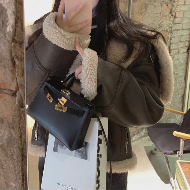 フェイクレザージャケット 裏ボアジャケット レディース アウター コート ジャケット フェイクレザー PU ボア ムートン 裏ボア ショート丈 ショートコート 裏ボアショートコート オーバーコート ビッグサイズ かわいい 大人可愛い きれいめ シンプル カジュアル 上品 おしゃれ かっこいい こなれ感 マニッシュ ガーリー キュート 通勤 通学 デート お出かけ 休日 ショッピング 楽ちん 体型カバー 普段使い モテ トレンド インスタ映え ゆったり フェミニン