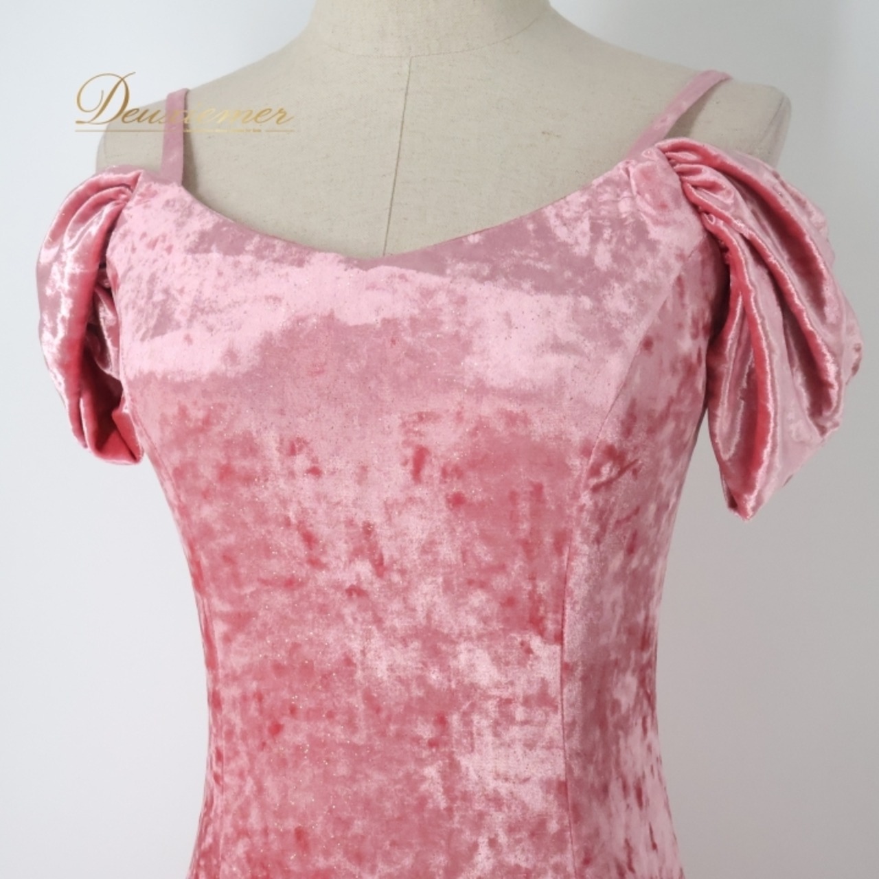 フラダンス 衣装 ワンピース ドレス ピンク系 u'ino! ハワイ製 ベロア ラメ キャミソールドレス 華やか 鮮やか かわいい おしゃれ 上品 高級感 ハワイアン アロハ フラ ダンス レッスン 練習 光沢 滑らか カジュアル 女性用 ステージ衣装 フェミニン