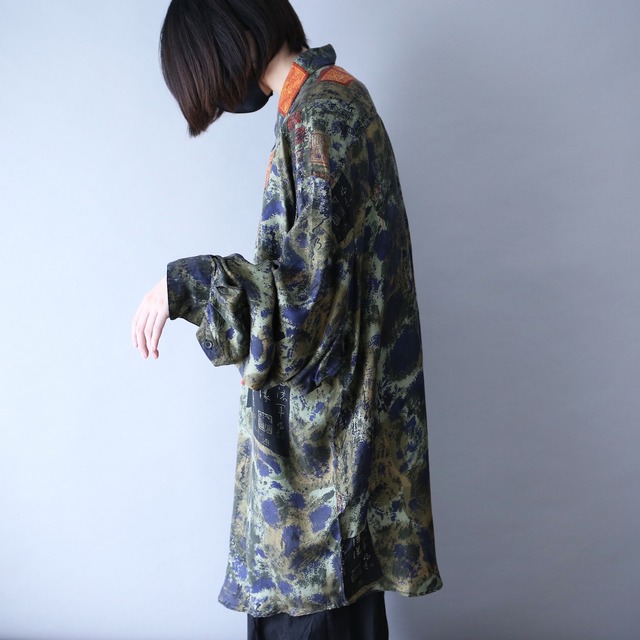 "GOOUCH" 漢字 art pattern over silhouette silk shirt