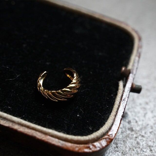 Rose Marie ear cuff / France