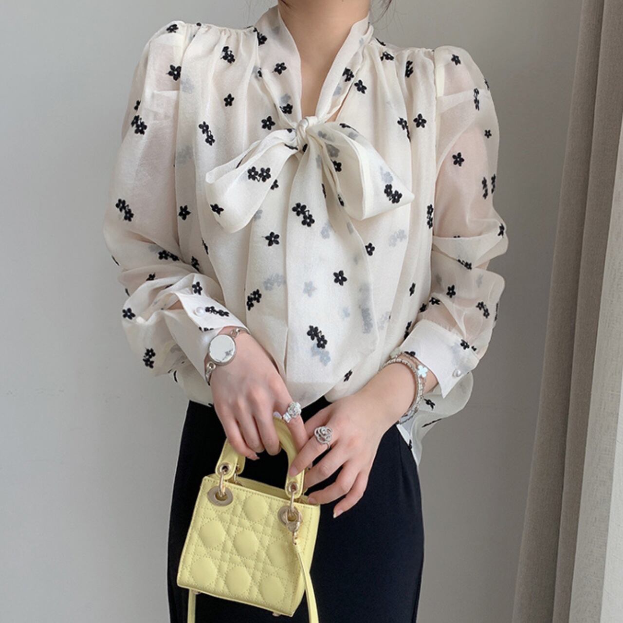 花柄 モノクロ シフォン ボウタイシャツ