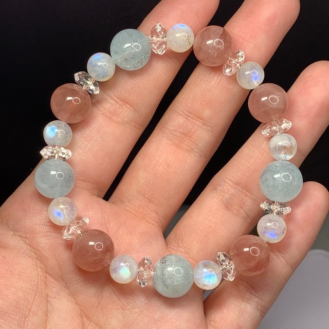 ホワイトラブラドライト×ディープローズ×アクアマリン♪デザインブレスレット