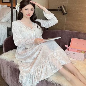 【送料無料】 パジャマ ナイトウェア ルームウェア ワンピース ロング マキシ 長袖 Vネック Aライン フレア プルオーバー 薄手生地 エレガント 可愛い 大人可愛い きれいめ シンプル カジュアル シック コンサバ 華やか 大人 上品 おしゃれ お洒落 主役級 こなれ感 高級感 フェミニン ガーリー ラグジュアリー 無地 春 レディース 女性用 ママ 30代 40代 部屋着 普段使い ファッション 楽ちん 体型カバー 垢抜け 定番 着痩せ リラックスタイム ホワイト ブラック モノトーン