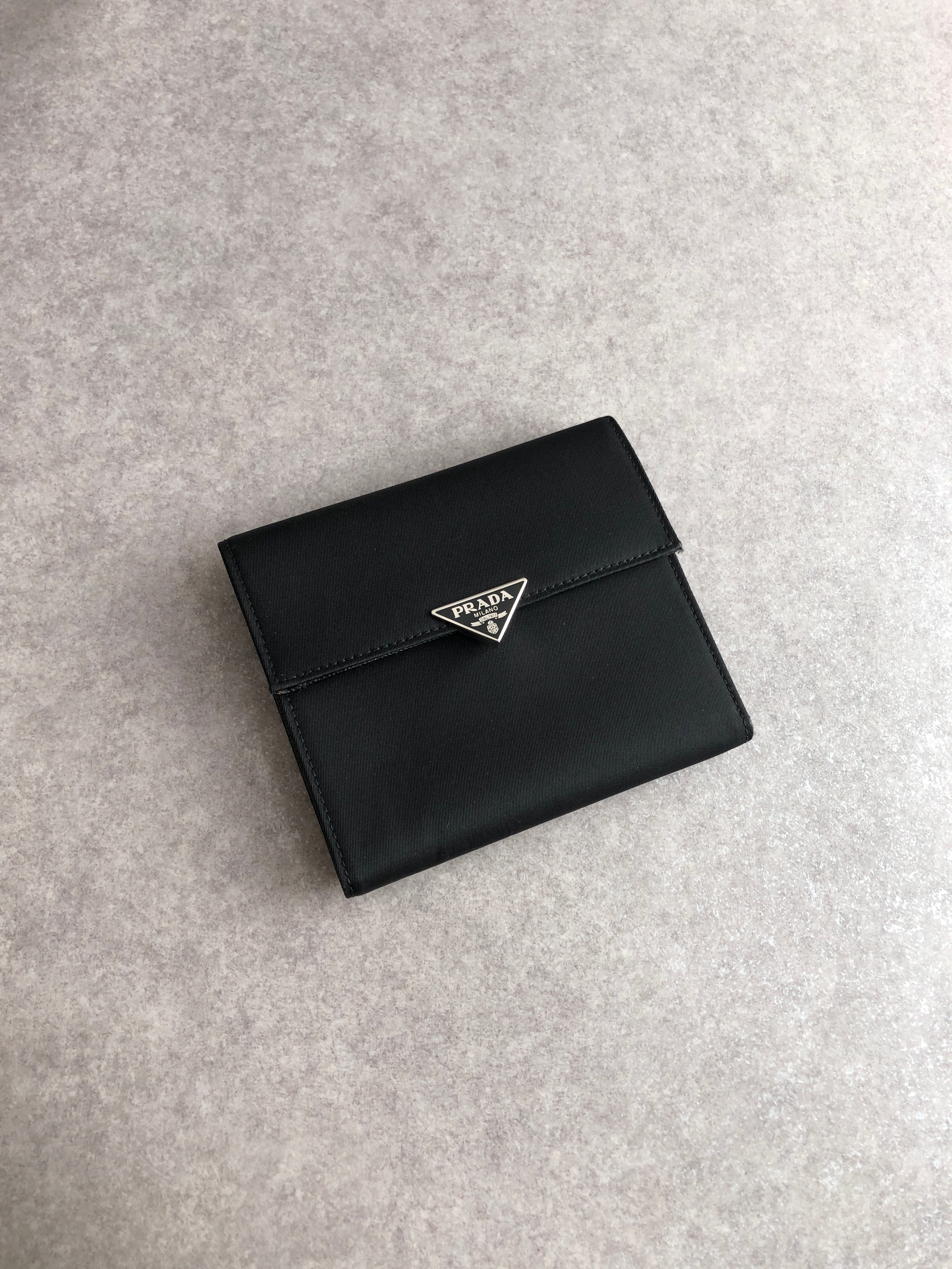 【PRADA／プラダ】ナイロン×レザー 三つ折り財布 ブラック トライアングル PRADA プラダ 財布 ブラック トライアングルロゴ ナイロン 3つ折り