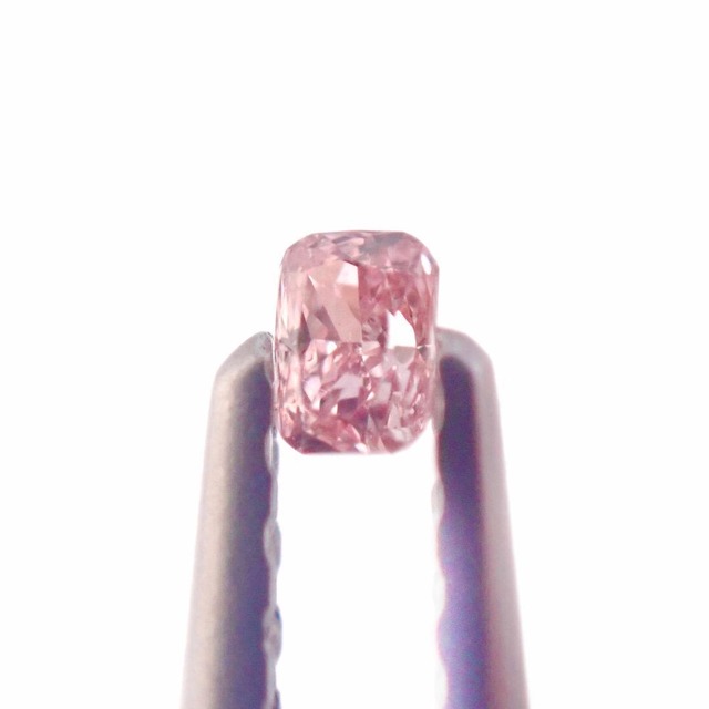 クッションカット (Cushion Cut) | MUSÉE COLORÉE