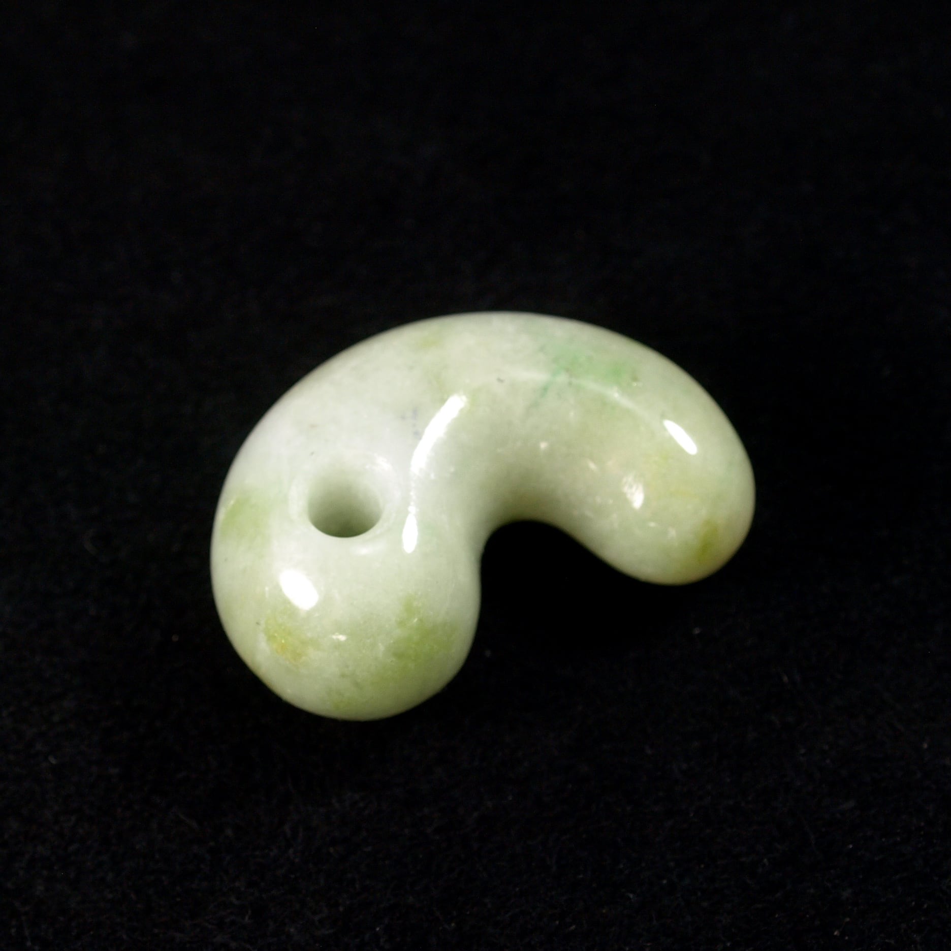 糸魚川翡翠 よもぎ色 まがたま 勾玉 9.6g Brown Green Jadeite Magatam