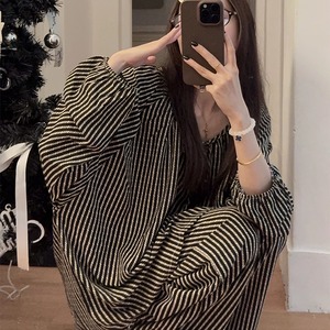 【送料無料】 パジャマ 上下セット トップス パンツ ボトム ロング マキシ 長袖 Uネック Aライン フレア プルオーバー 薄手生地 可愛い 大人可愛い きれいめ シンプル カジュアル コンサバ おしゃれ レトロ 主役級 こなれ感 高見え フェミニン ガーリー ラグジュアリー ストライプ柄 しましま 秋 レディース 女性用 ママ 20代 30代 40代 部屋着 普段使い ファッション コーデ 楽ちん 体型カバー 垢抜け 着痩せ リラックスタイム ブラック 大人カラー モノトーン