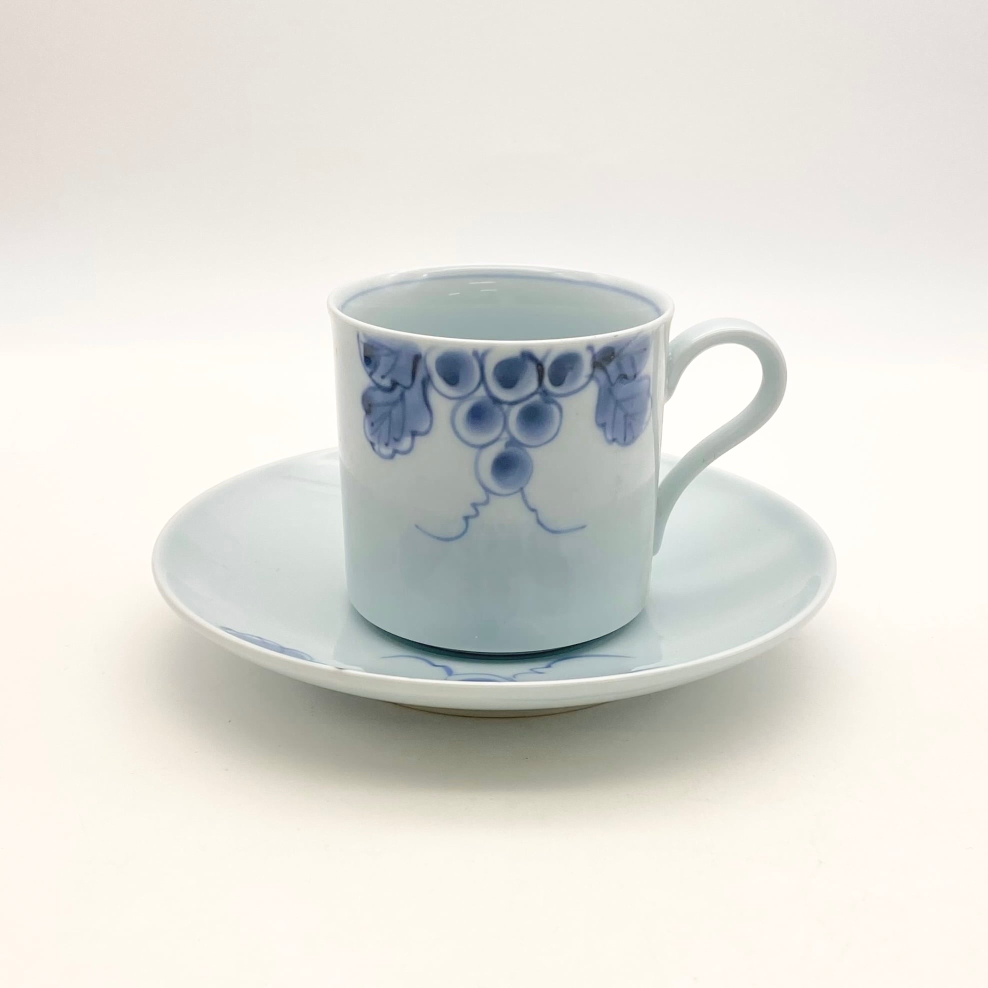 手描き染付粉彩獅子紋茶呑みカップ 専用ギフトボックス付き SALE】染付葡萄 カップ&ソーサー S23 | 24to3［西富陶磁器オンライン