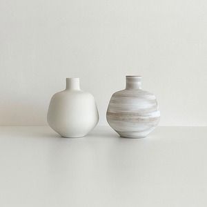 ivory two tone vase / アイボリー ツートーン ベース セラミック オブジェ ハンドル 花瓶 韓国製 陶磁器 インテリア 雑貨