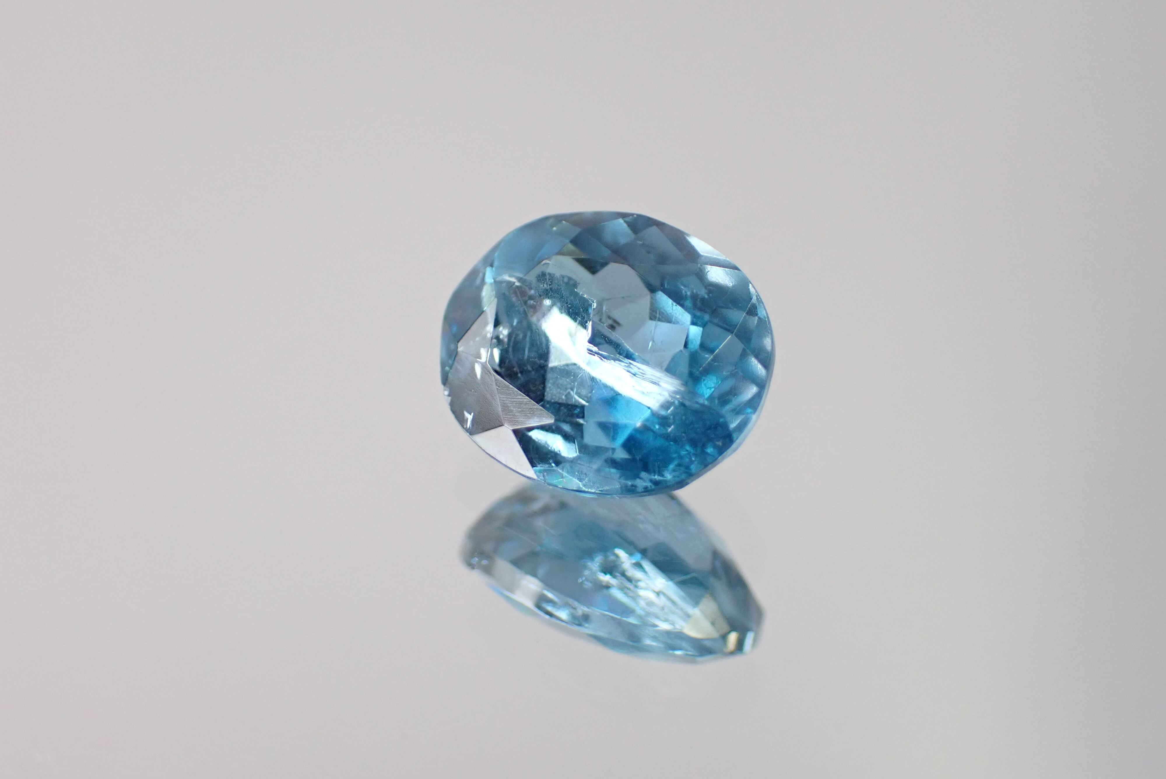 クラックロンドンブルートパーズ 4.25ct [C3‐15] | differencee