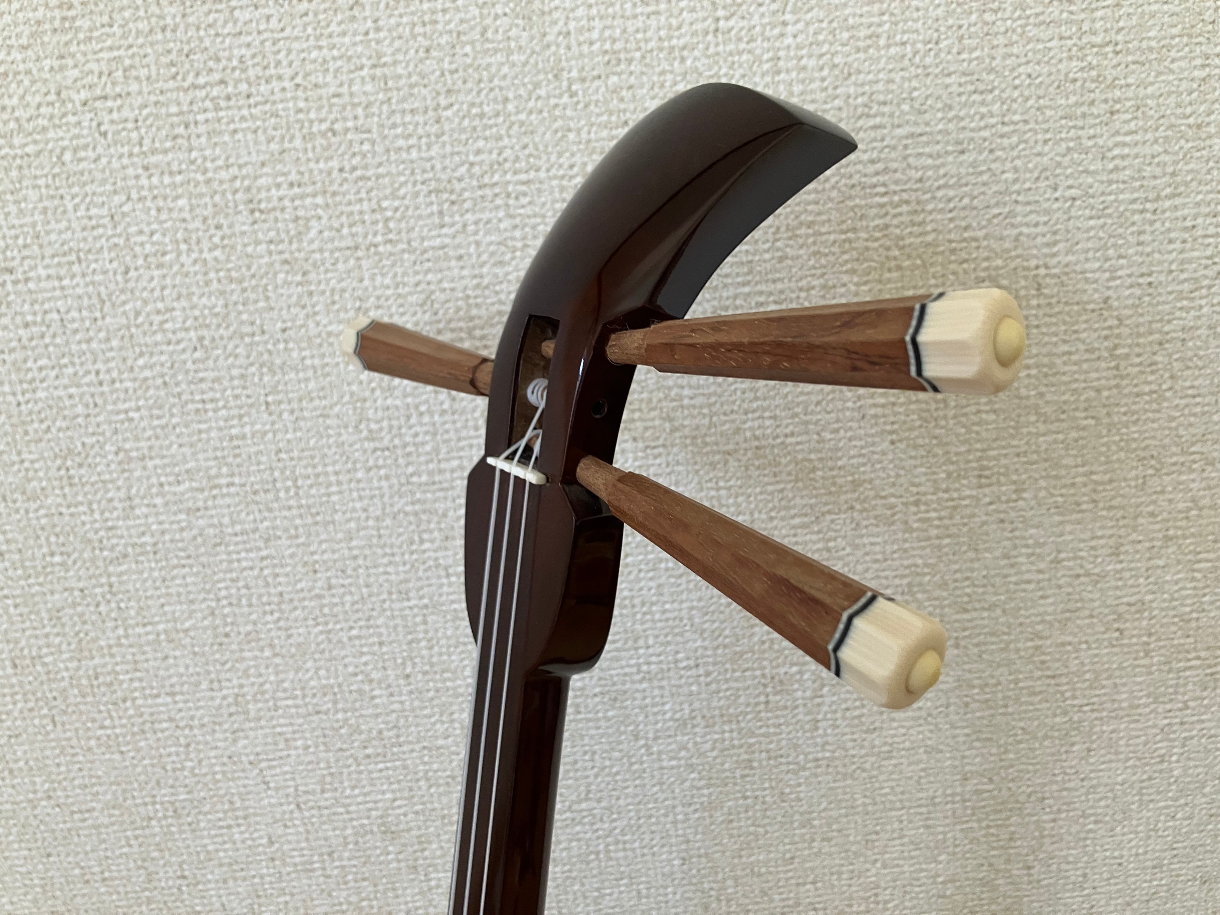 名工上原良光作 ヤンバルユシ木マカビ型 スンチ仕上げ | クオレ三線