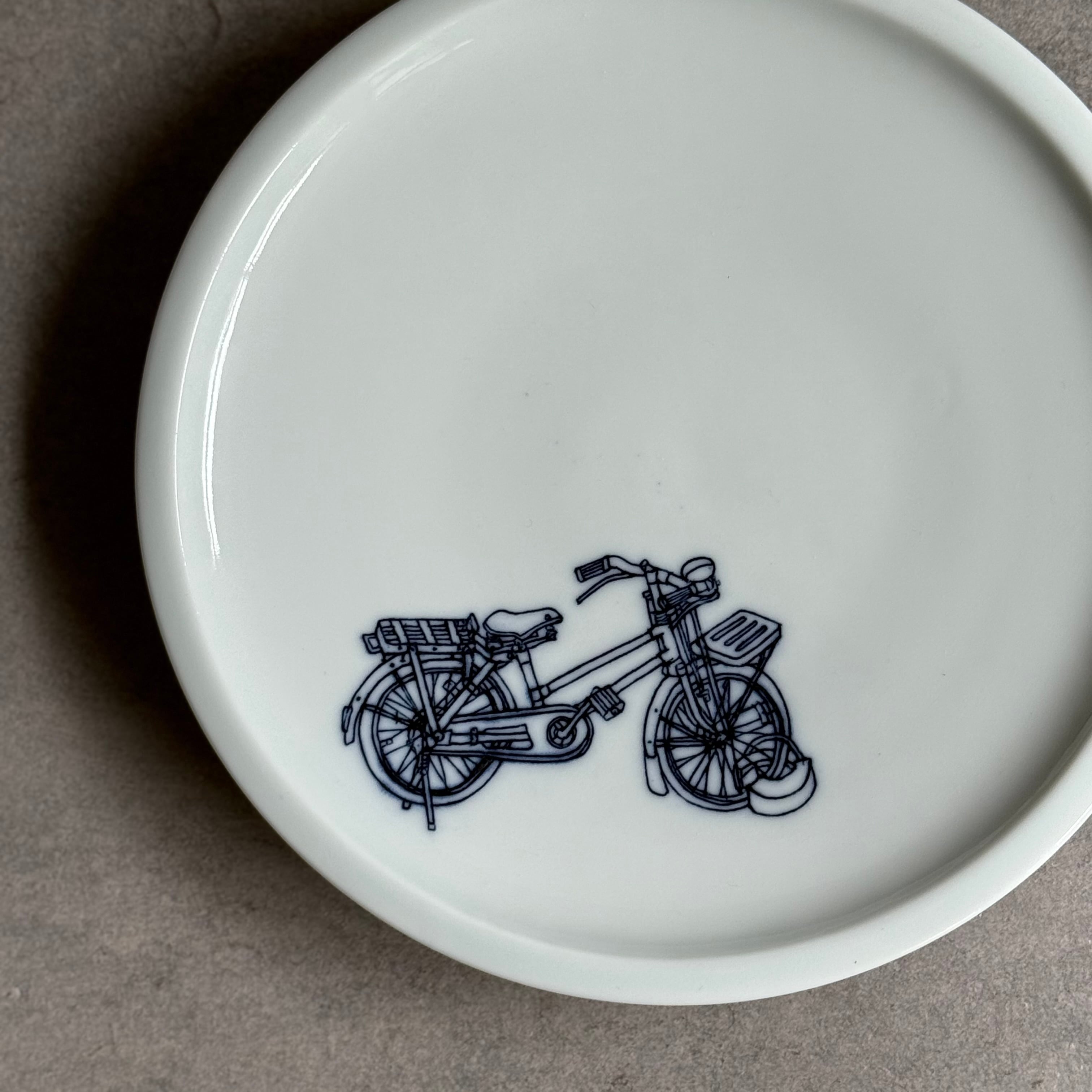 熊本充子 リム皿・6A 古い自転車と岡持ち | gallery 一白