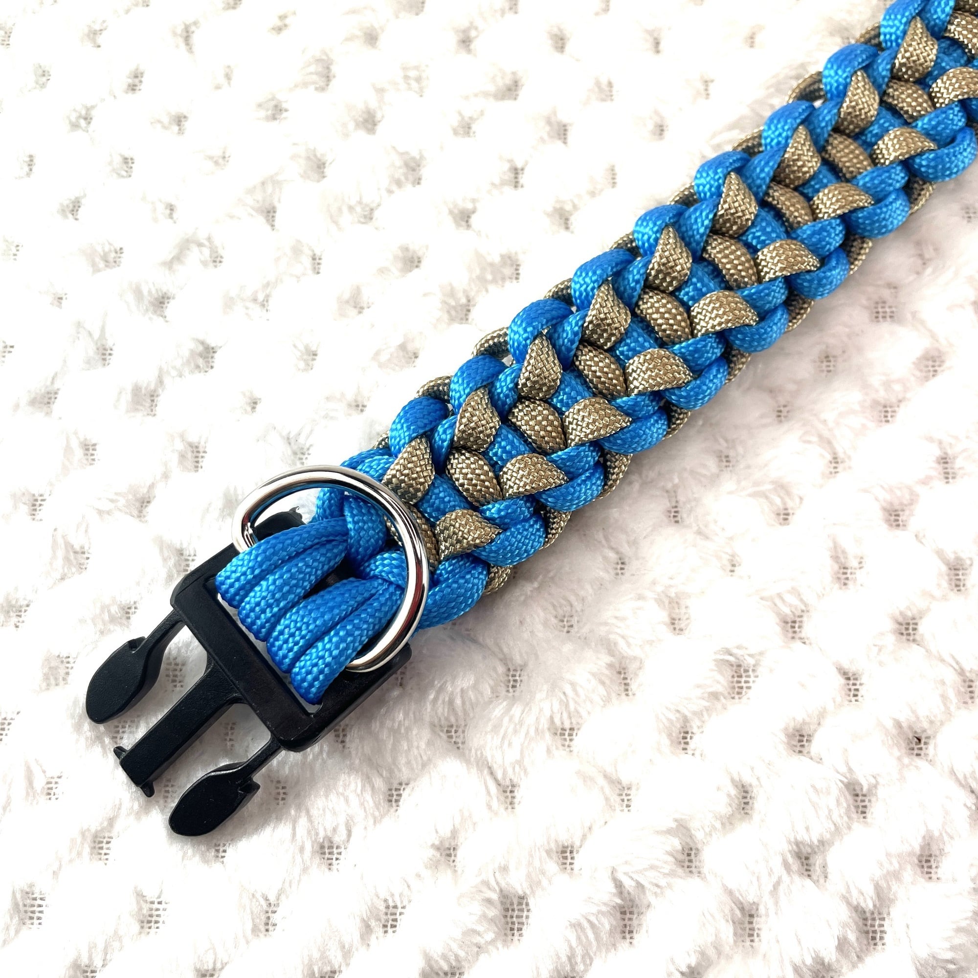 公式]パラコード編み＃268spider fangs(蜘蛛の牙)中型・大型犬用首輪