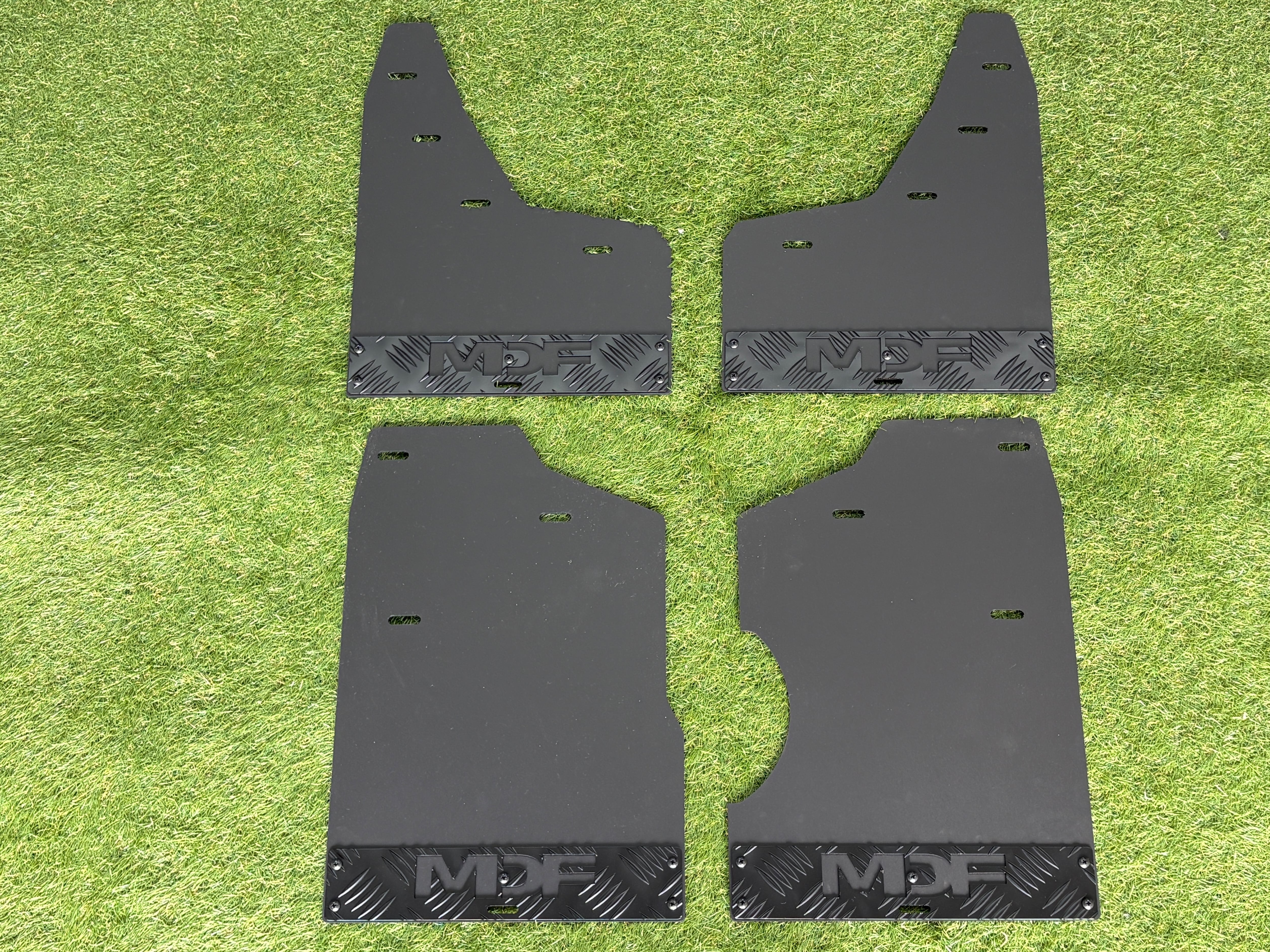 MDF 26型 デリカD:5専用オリジナルマッドフラップ（ブラック×ブラック