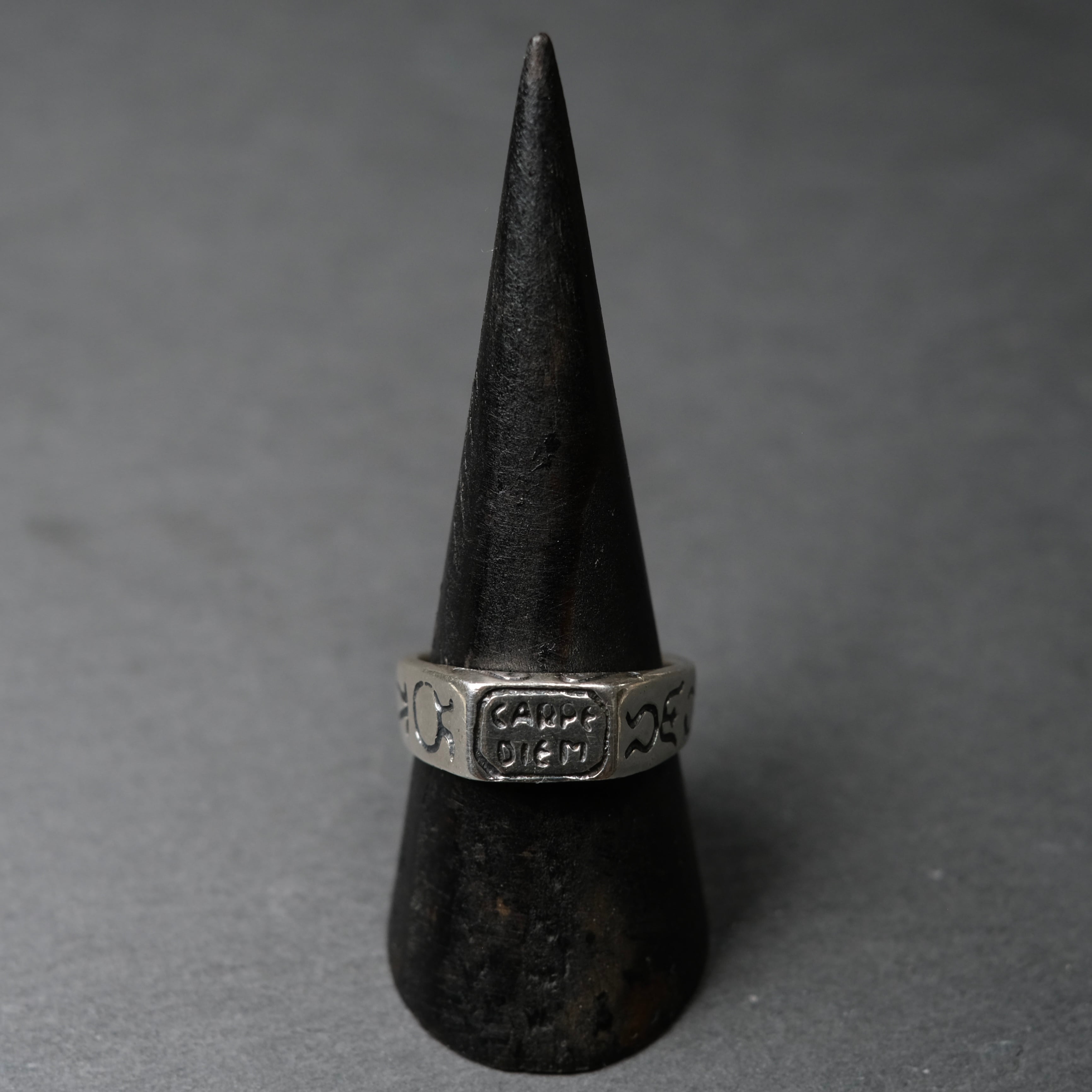 シルバー925 silver 総彫りシグネットリング/軽研磨仕上げ/18号