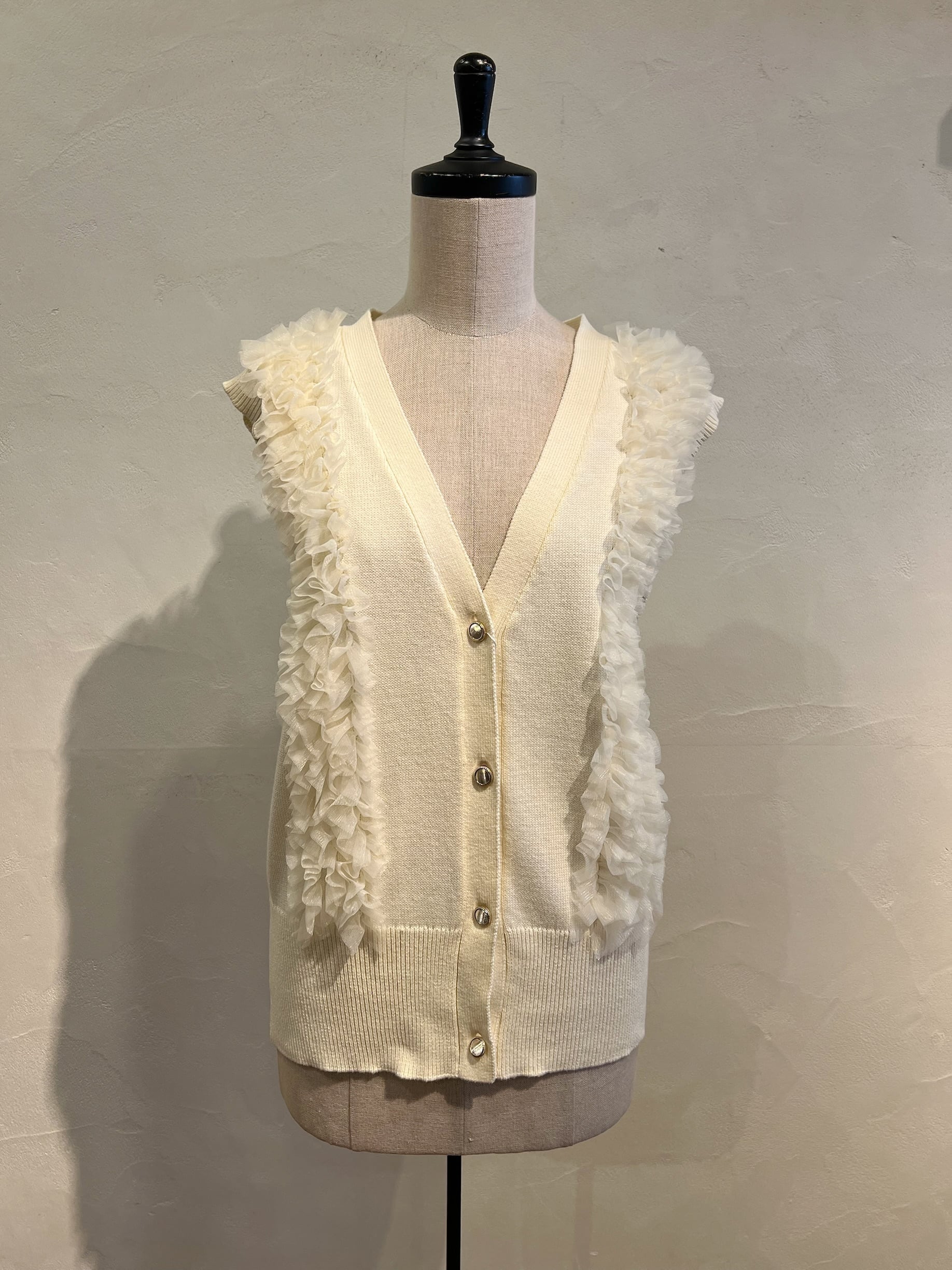 お買い得新品未使用マルゴーヴィンテージチュールフリルベストホワイト MARGAUX VINTAGE / チュールフリルベスト | anouk