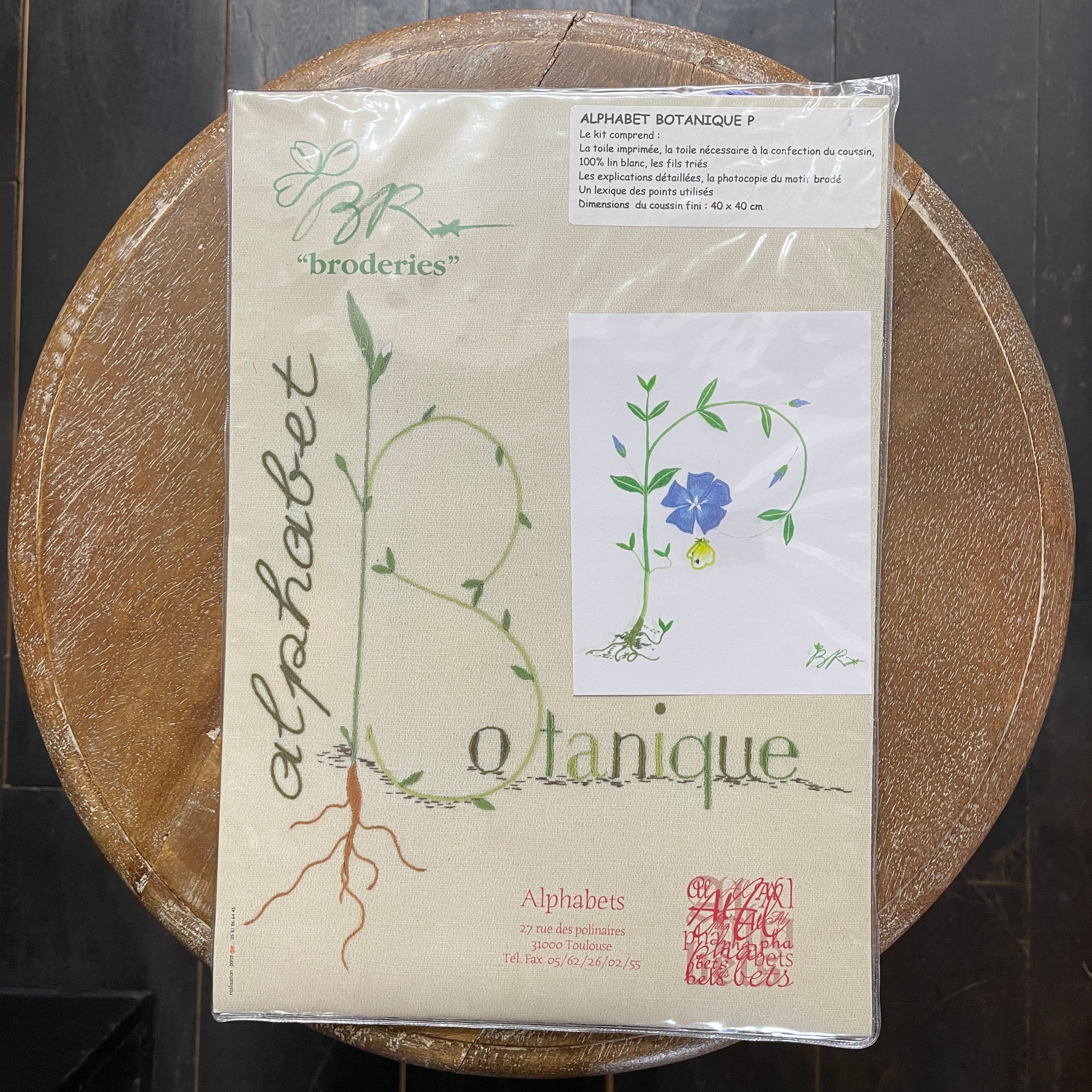 Alphabets (アルファベ)刺繍キット・Botanique " P " ツルニチニチソウ