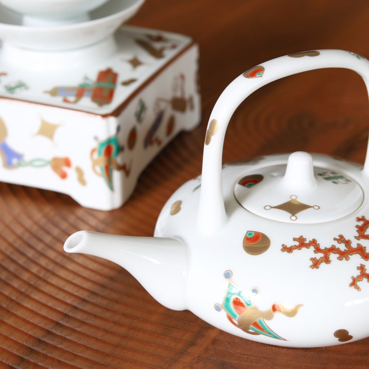 有田・其泉窯【 宝尽くし屠蘇器セット（注器1・盃3・盃台1】専用