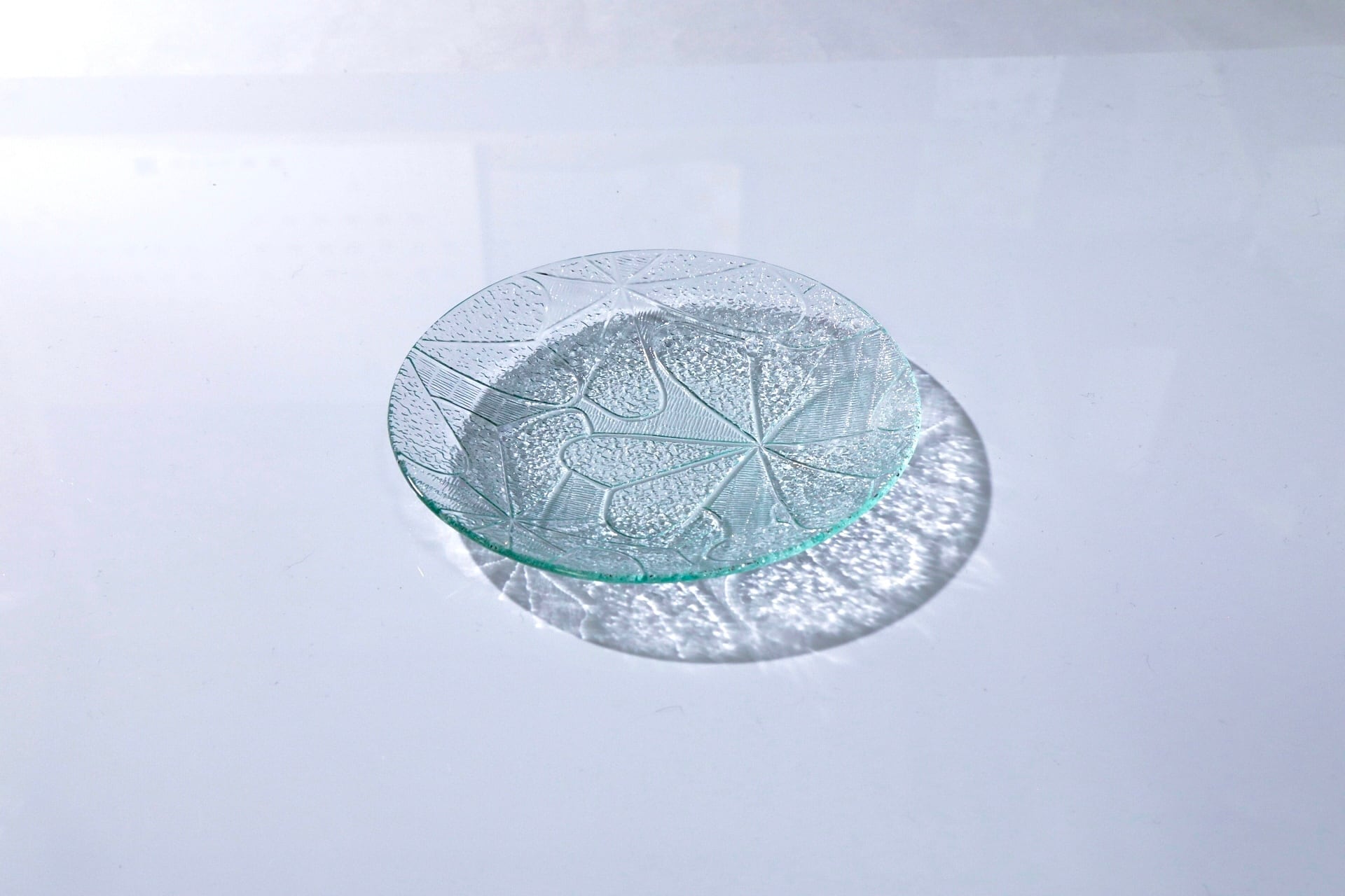 昭和型板ガラス「クローバー」　皿　円形　小（Φ120mm）