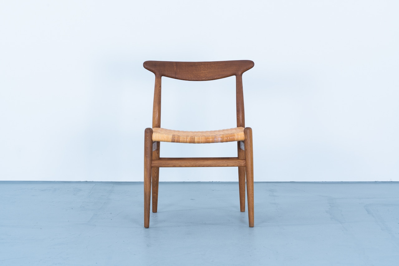 Hans J Wegner | W2 dining chair