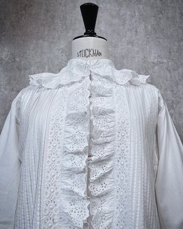 1900年代初頭 イギリス 刺繍されたレースが美しい、柔らかな