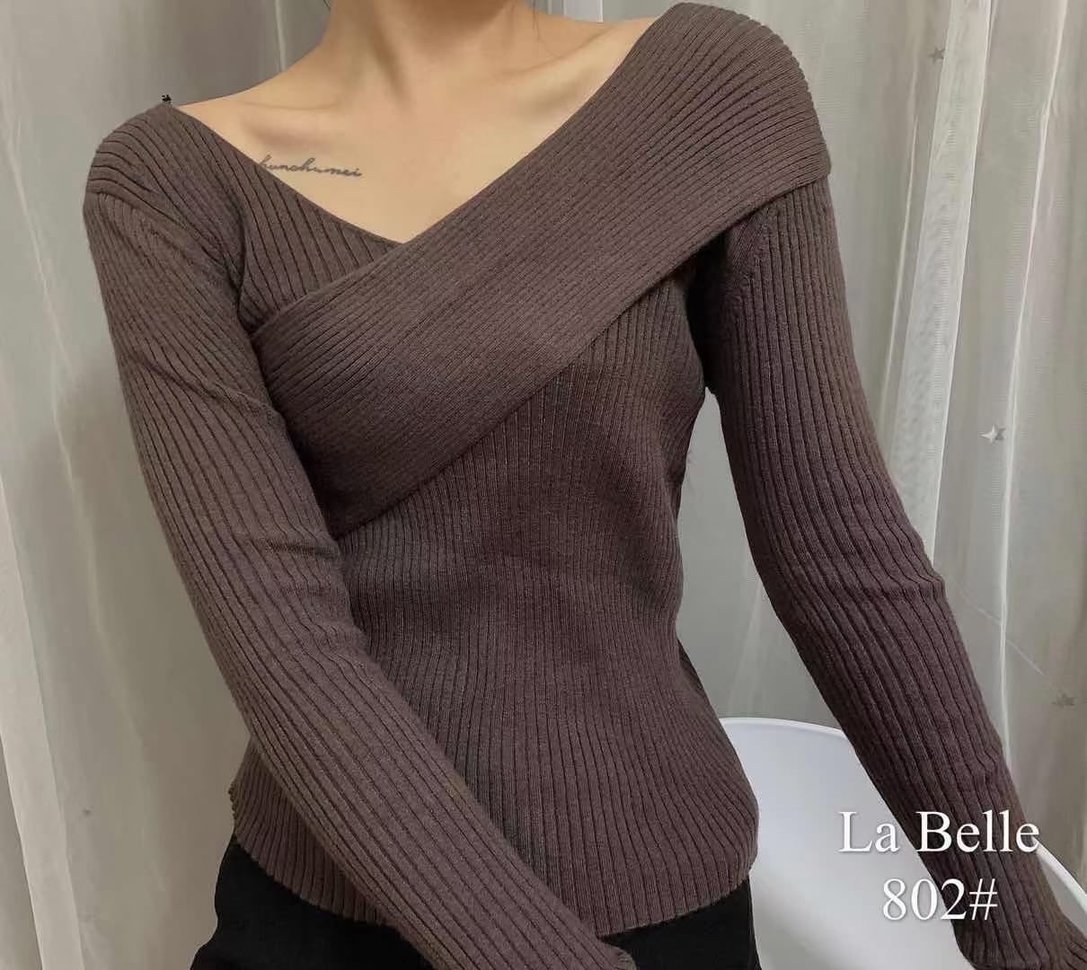Vネック　リブ編みニット　AJ1102−802