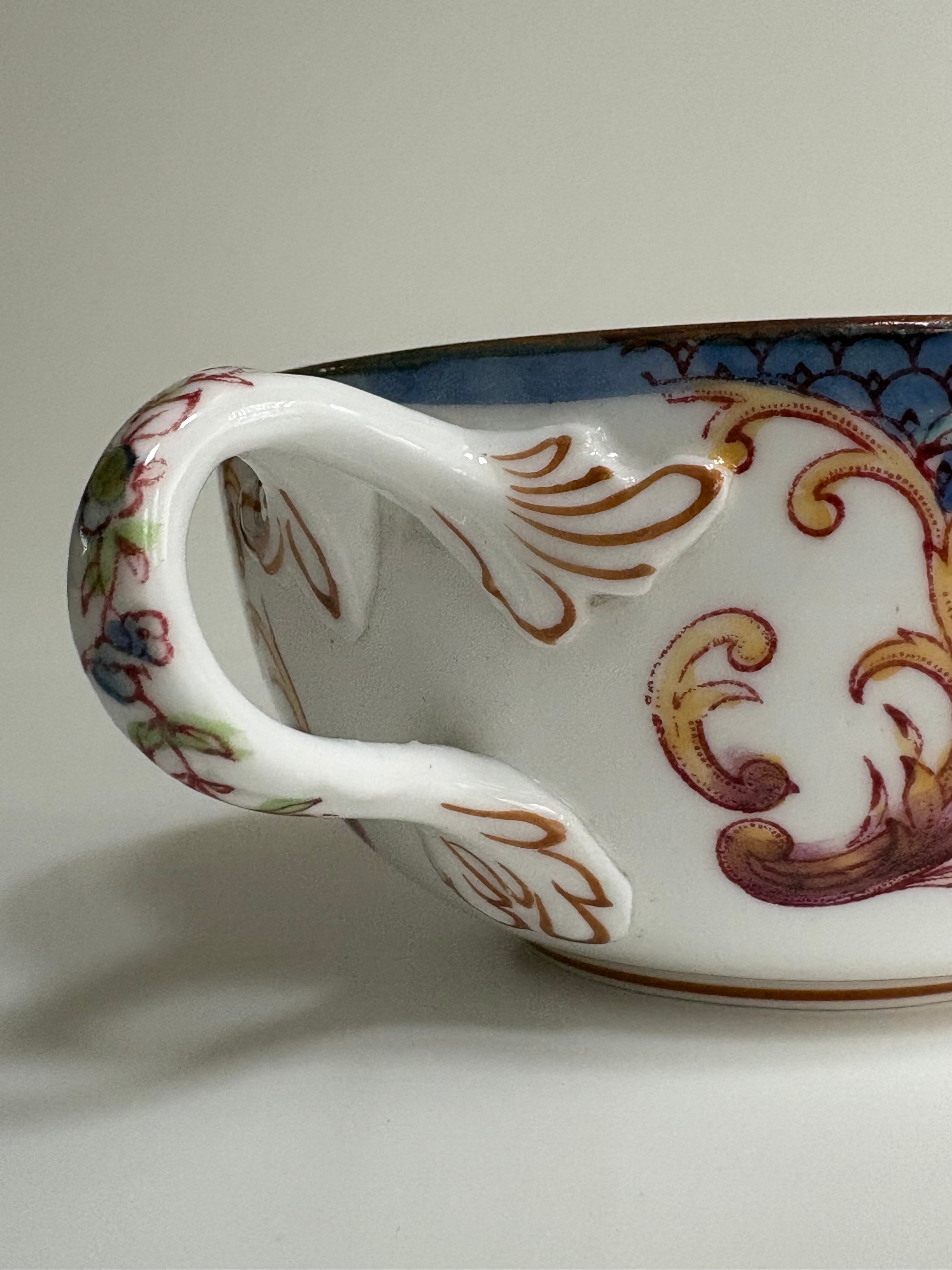 サルグミンヌ MINTON No.146 ティーカップ（青紫の花と唐草模様