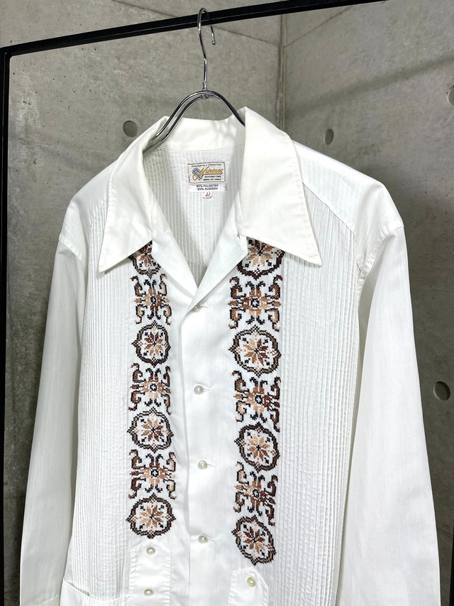 70s open collar embroidery shirt