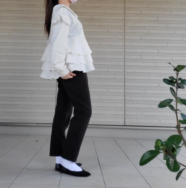 Hem frill round collar shirt《2color》