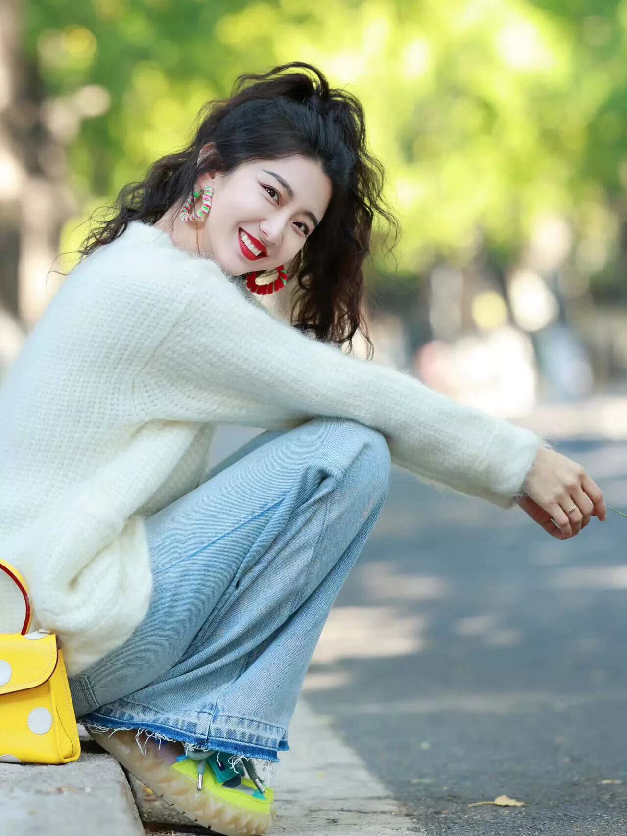 ライトブルーデニムパンツ ハイウエスト ストレートレッグ ライトブルーのワイドレッグジーンズの女性、秋のハイストリート