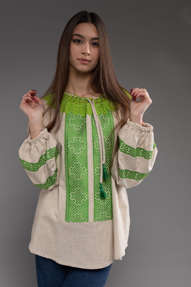 ウクライナ刺繍ヴィシヴァンカ　手刺繍　平行縫い　麻　レディース・フリーサイズ