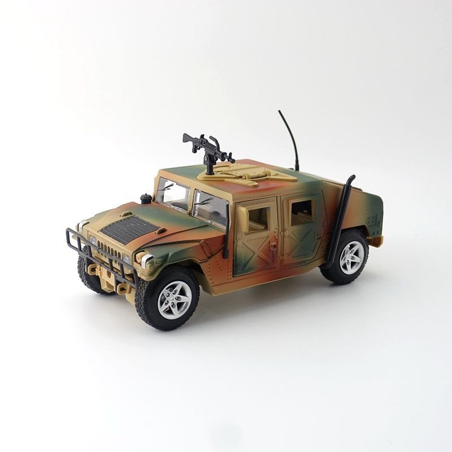 送料無料 1 24 ハマー ハンビー 高機動多用途装輪車両 四輪駆動車 軍用車両 ジープ Suv 迷彩柄 ミニカー ダイキャストカー モデルカー 人気 Hachinohe Base 1518