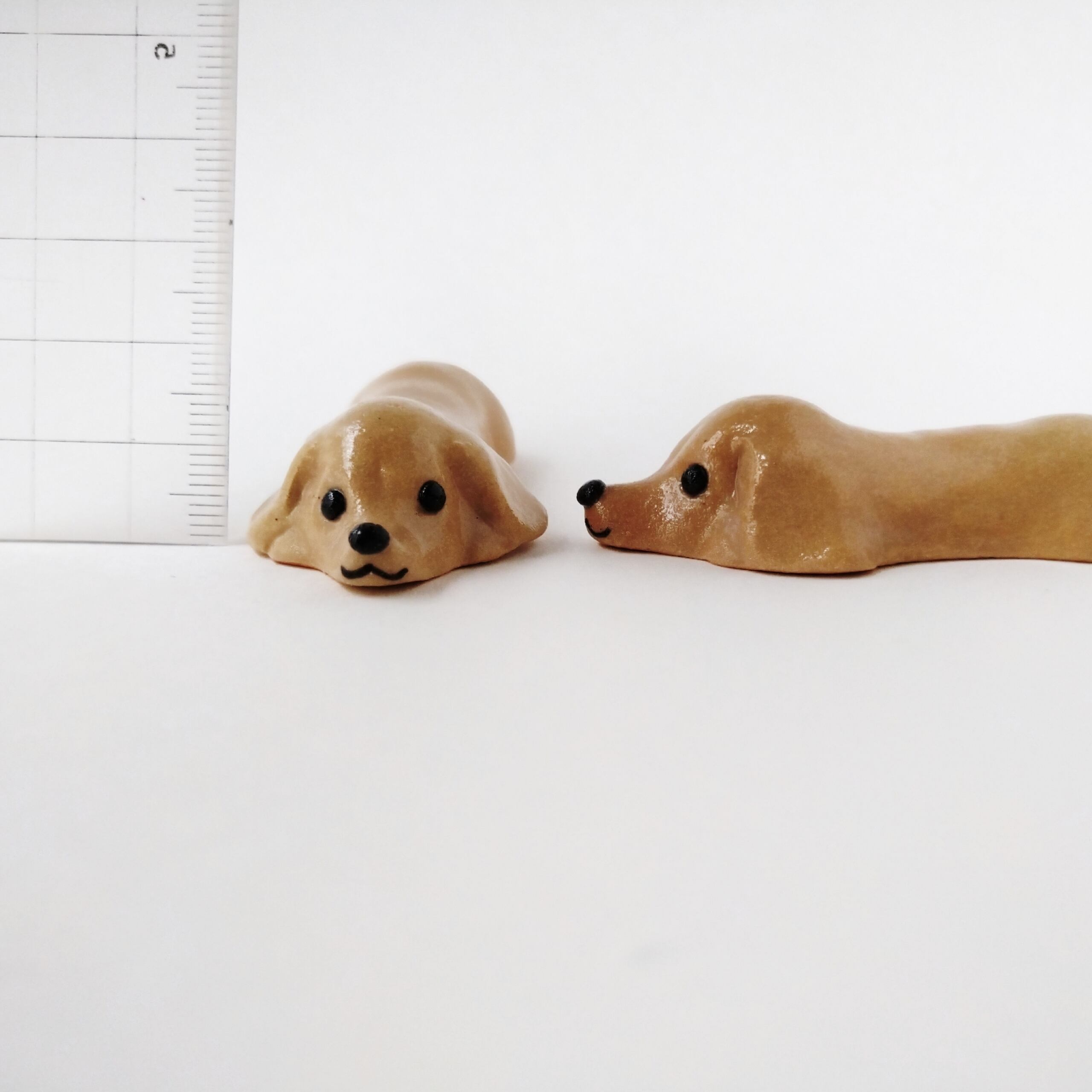 ダックス犬の箸置き（薄茶色）伏せ | Pay ID