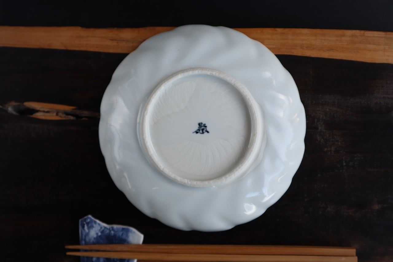 京焼 清水焼》白磁ねじり菊文五寸皿 | 陶つちやま
