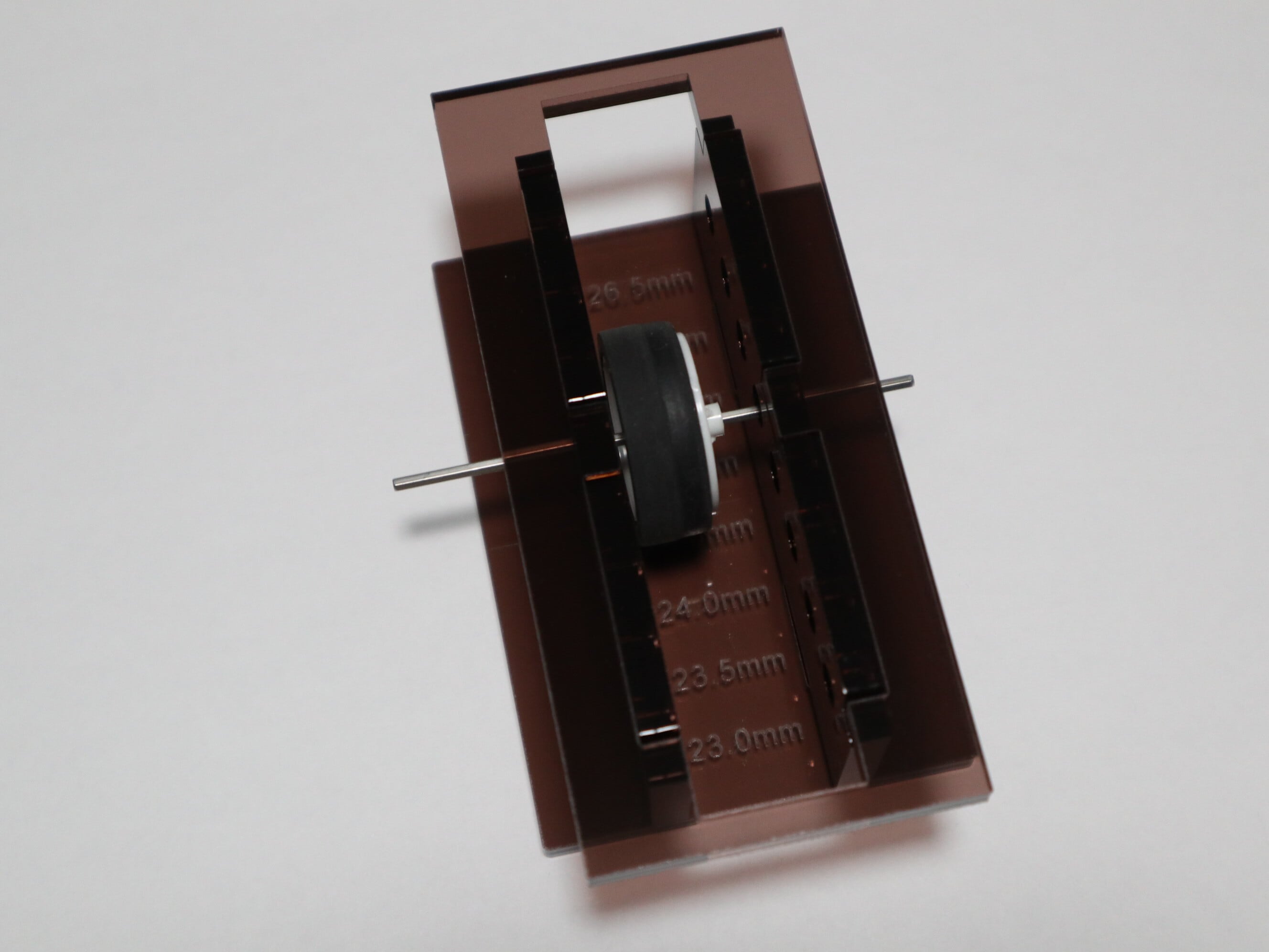 ミニ四駆 タイヤ加工ガイド 新色スモークブラウン(透明)アクリル製