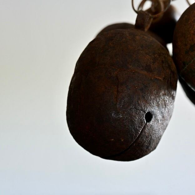 51313】400年前の鈴 / iron bells (400 years ago) | 古道具・器