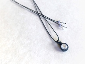 ホワイトラブラドライト macramé necklace