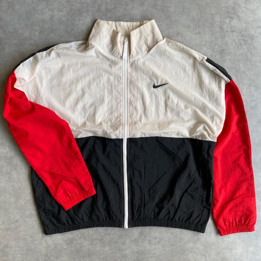 Nike ナイロンジャケット 黒/赤/白 Nike ナイロンジャケット 黒/赤