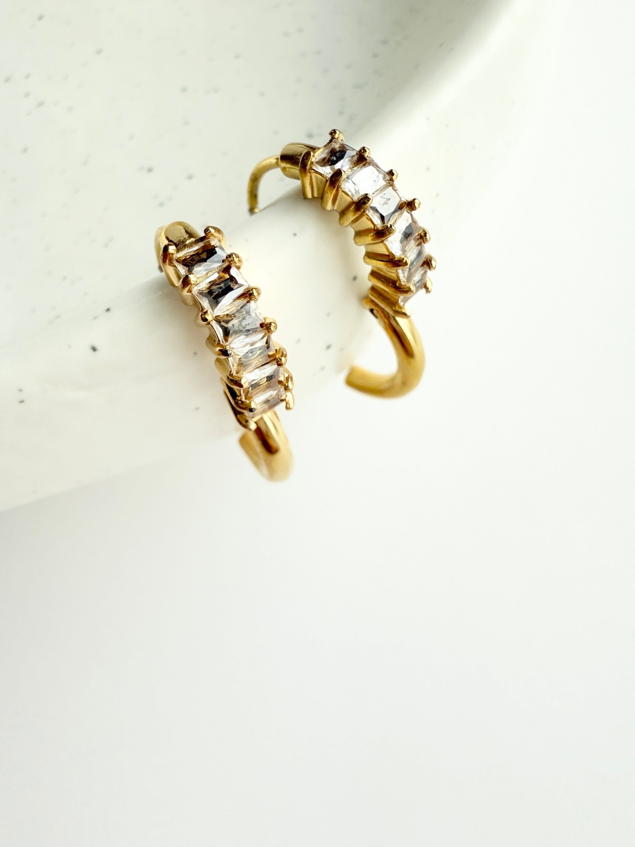 Shine Crest Pierce