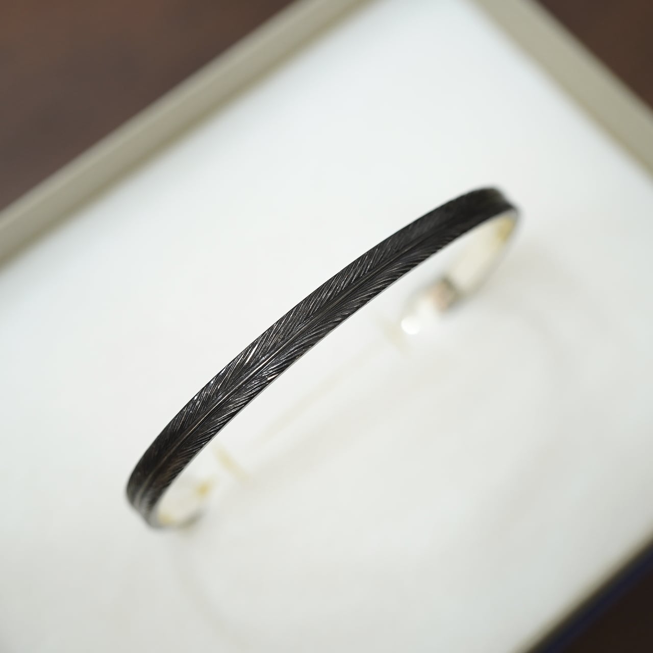 akihama シルバー950フェザーバングル 硫化加工 6mm | CIRCLE online