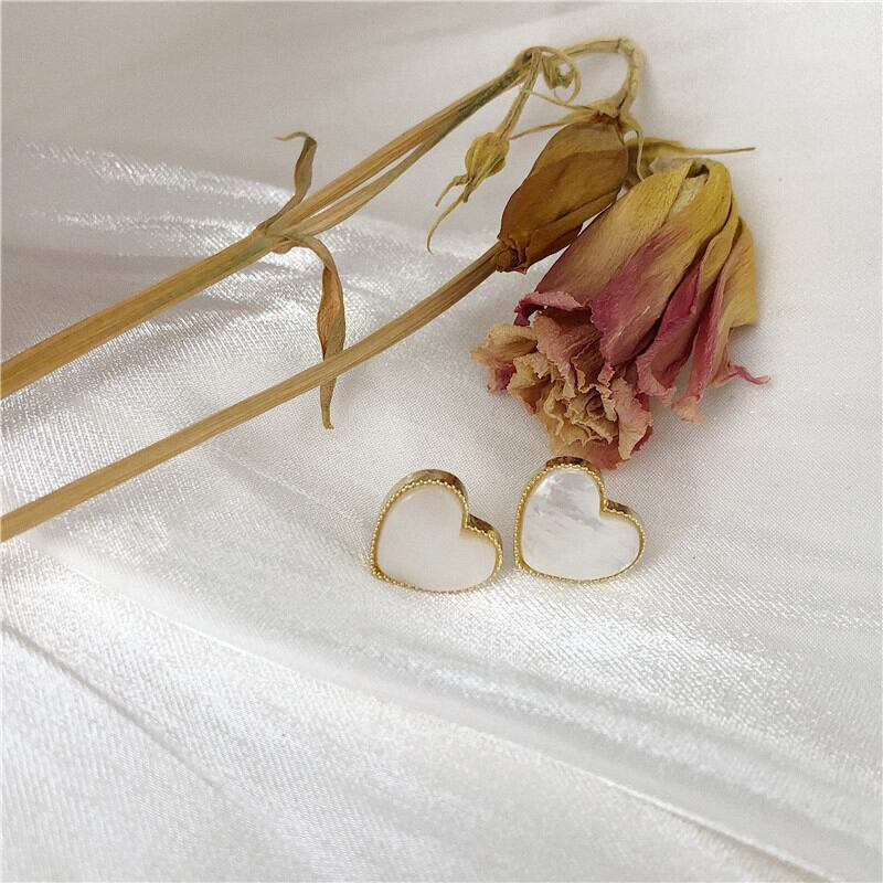 韓国風ハートピアス