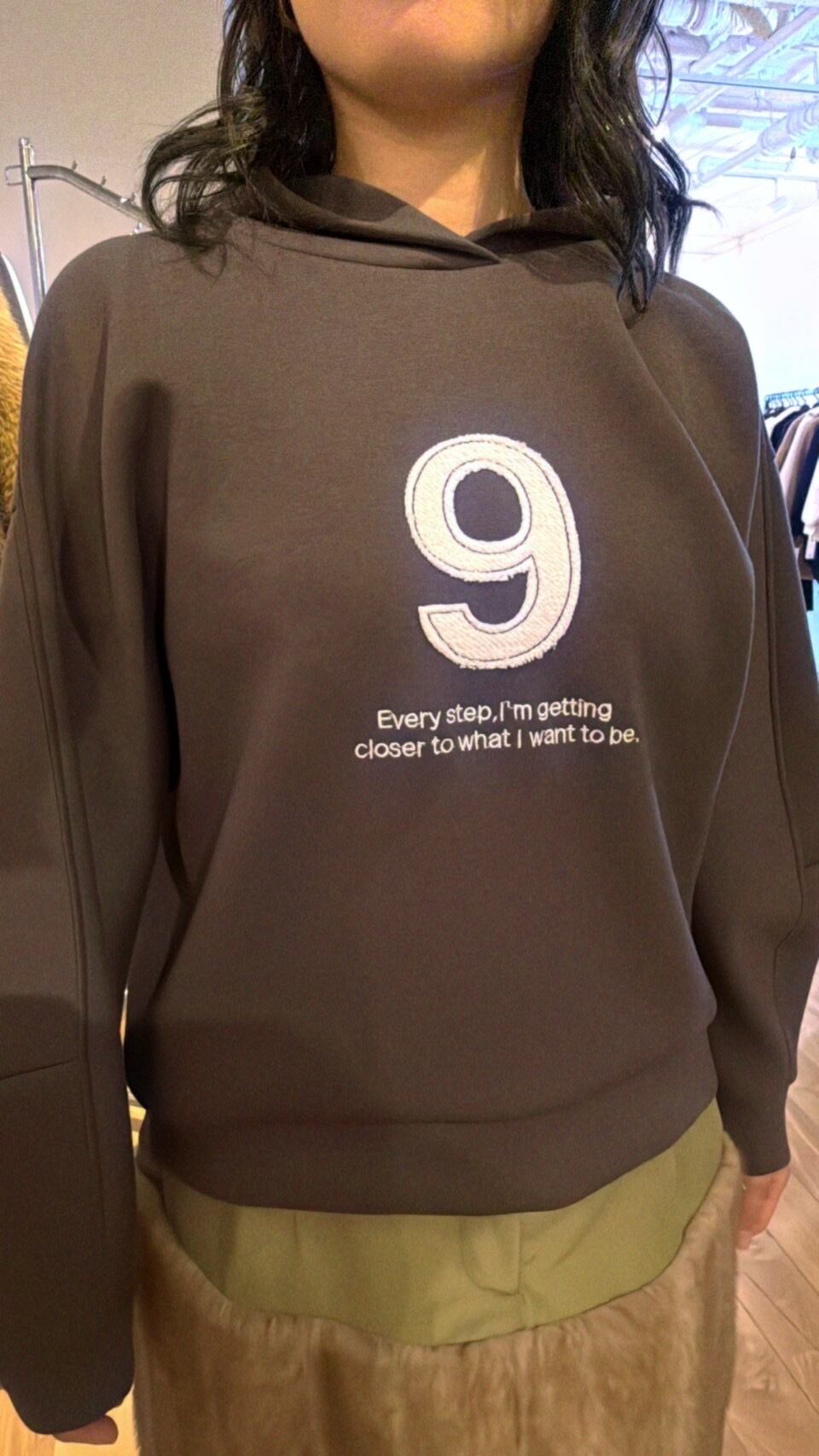 80256504 ポンディング刺繍パーカー