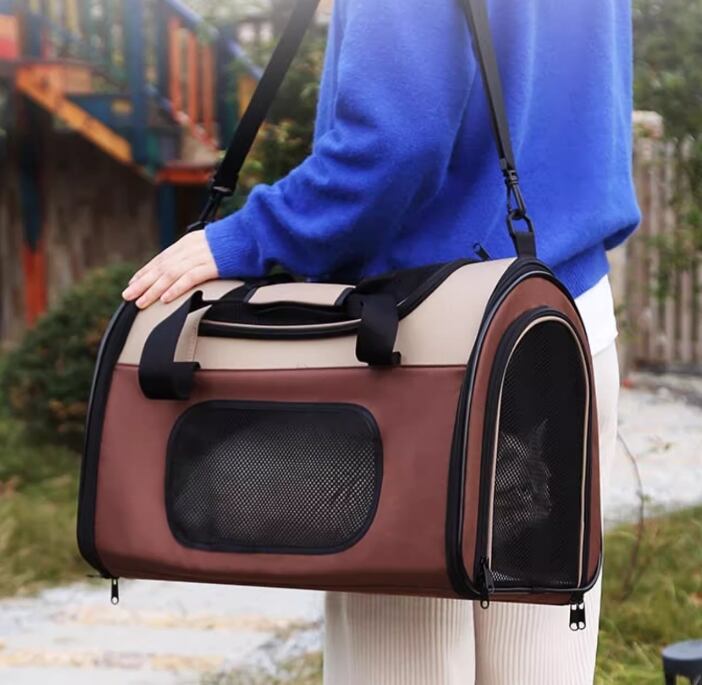 キャット 猫 ドッグ 犬 小型犬 キャリー バッグ 折りたたみ 散歩グッズ お出かけバック リード付き 肩掛け 手提げ ベーシック メッシュ 通気性 きれいめ シンプル カジュアル 上品 おしゃれ ボーイッシュ クール エレガント モダン 存在感 都会的 ラグジュアリー クラシカル ベーシック シンプル フレンチ シック 無地 オールシーズン ロングシーズン シーズンレス 男の子 女の子 成犬 子猫 子犬 成猫 お出かけ お泊まり 休日 散歩 外出 普段使い